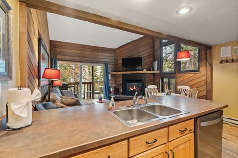 Comfort Condo, Patio, Mountain View | Interior
