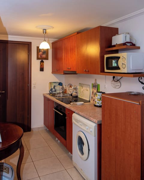 Luxury Apartment, Patio, Mountain View | Interior