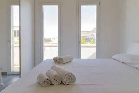 Apartment, Balcony, Sea View | Living area
