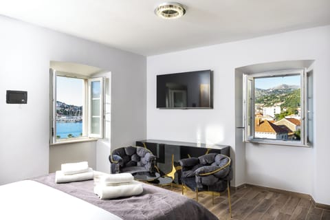 In-room safe, iron/ironing board, free WiFi, bed sheets