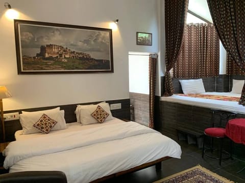 Deluxe Double Room, Garden View | In-room safe, desk, soundproofing, WiFi (free)