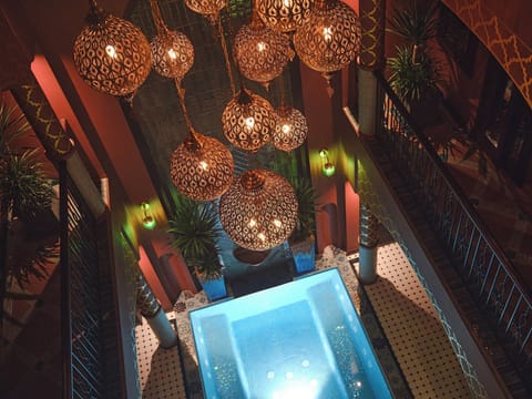 Indoor spa tub