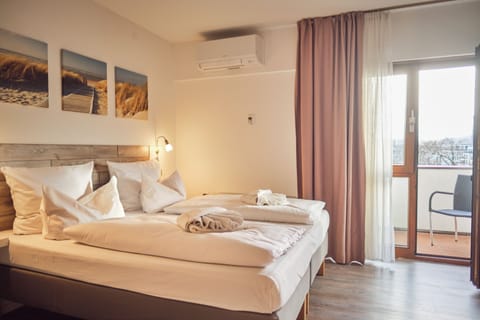 Hypo-allergenic bedding, in-room safe, desk, laptop workspace