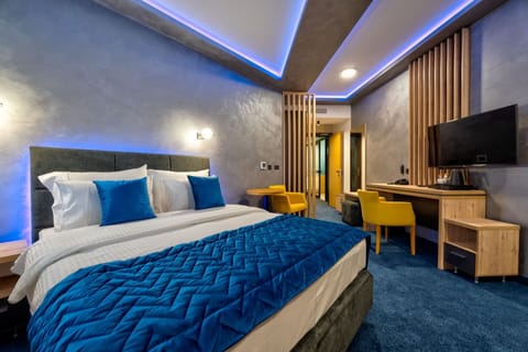 Comfort Apartment | In-room safe, desk, laptop workspace, soundproofing