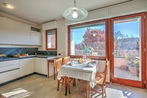 Standard Apartment, 1 Bedroom, Balcony (Appartamento Residenza Chiara: Sunny) | Dining