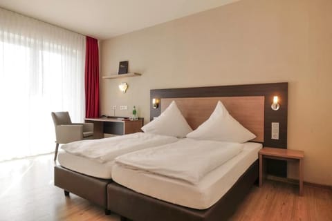 Comfort Double or Twin Room, Balcony | In-room safe, desk, free WiFi