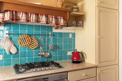 Apartment, 1 Bedroom | Private kitchen | Electric kettle