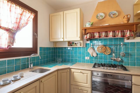 Apartment, 1 Bedroom | Private kitchen | Electric kettle