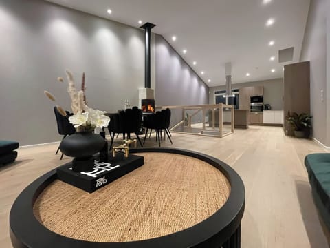 House, 3 Bedrooms, Balcony | Interior