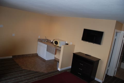 Suite, 2 Queen Beds, Non Smoking (One-Bedroom) | Living area | TV