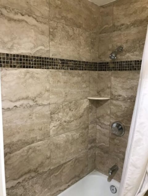 Room, 1 King Bed, Accessible, Non Smoking | Bathroom | Free toiletries, hair dryer, towels, soap