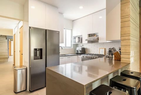 Deluxe Apartment | Private kitchen