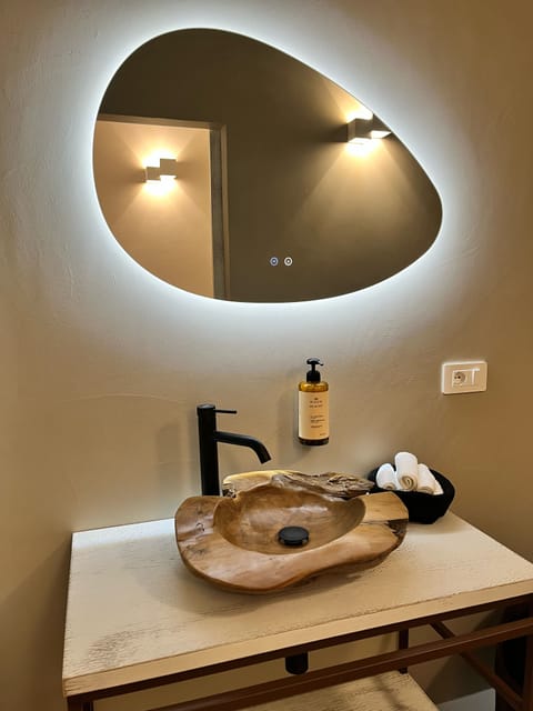 Deluxe Apartment, Patio, Hill View | Bathroom | Shower, hair dryer, slippers, towels