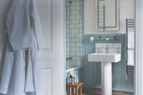 Signature Double Room | Bathroom | Deep soaking tub, free toiletries, hair dryer, towels