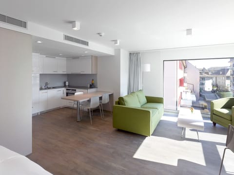 Premium Suite, Kitchen | Private kitchen | Fridge, microwave, stovetop, dishwasher