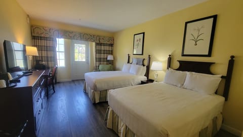 Deluxe Double Room, Patio, Canal View | Desk, blackout drapes, iron/ironing board, free WiFi