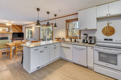House (4 Bedrooms) | Interior