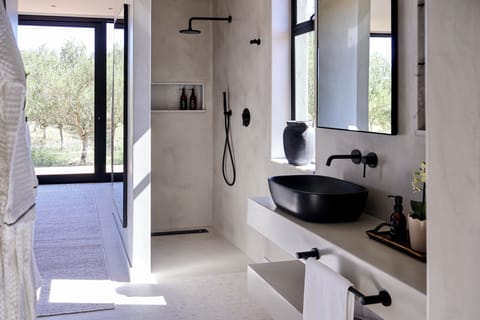 Superior Double Room, Mountain View | Bathroom | Separate tub and shower, free toiletries, hair dryer, bathrobes