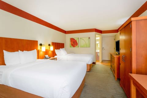 Premium bedding, desk, blackout drapes, iron/ironing board
