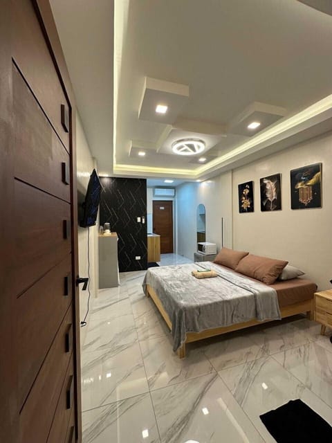 Deluxe Double Room | Desk, WiFi (free), bed sheets