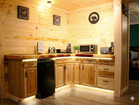 Signature Suite | Private kitchen | Fridge, microwave, stovetop, dishwasher