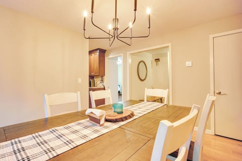 House (6 Bedrooms) | Interior