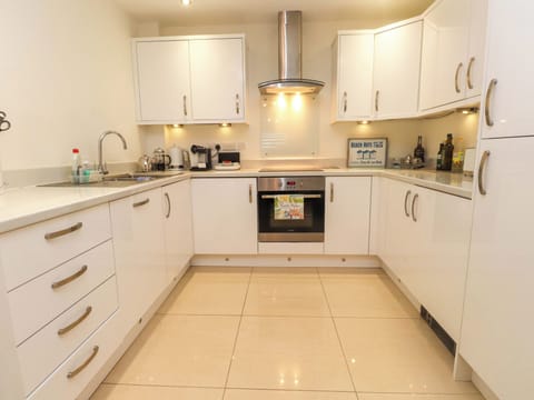 Dishwasher, cookware/dishes/utensils