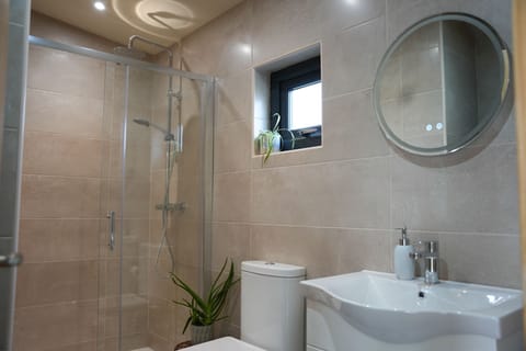 Cabin, 1 Bedroom | Bathroom | Towels