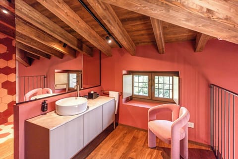 Family Room, Garden View | Bathroom