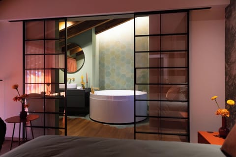 Exclusive Double Room, Balcony, Courtyard View | Bathroom