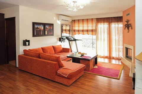 Apartment | 2 bedrooms, desk, Internet