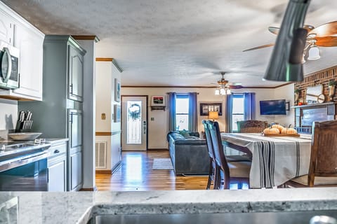 House (2 Bedrooms) | Interior