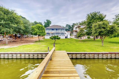 House (4 Bedrooms) | Front of property