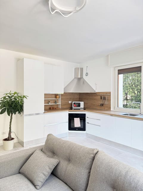 Apartment | Living area | Flat-screen TV