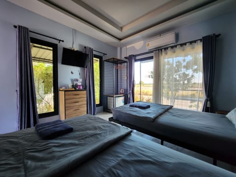 Standard Twin Room | Desk, free WiFi
