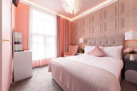 Standard Double Room | Desk, laptop workspace, iron/ironing board, free WiFi