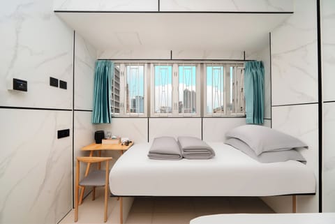 Joy Family Room with Balcony View | Free WiFi