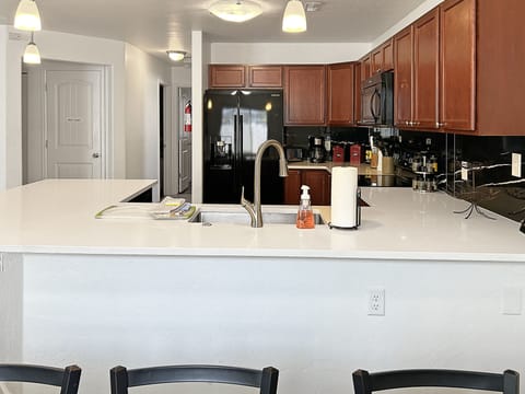 House, 3 Bedrooms | Private kitchen | Fridge, oven, coffee/tea maker, toaster