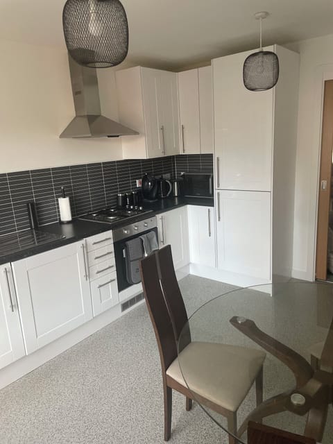 Deluxe Apartment, 2 Bedrooms, Non Smoking, Courtyard View | In-room dining