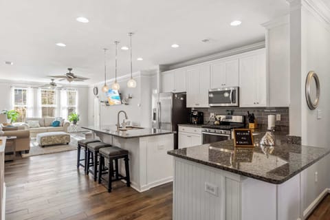 Townhome, Multiple Beds, Patio, Garden View (Old Canal Getaway) | Private kitchen