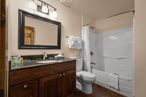 Family Room, Garden View | Bathroom