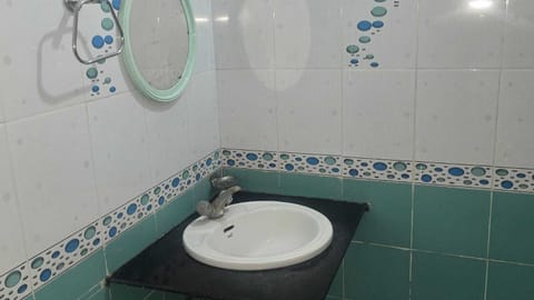 Deluxe Room | Bathroom