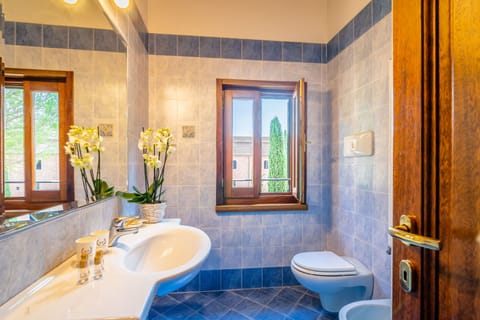 Traditional Quadruple Room, Non Smoking, Garden Area | Bathroom shower