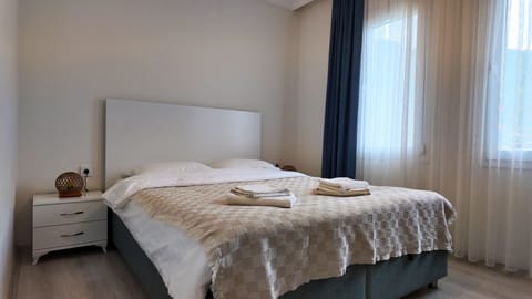 Comfort Apartment, Balcony, Mountain View | Desk, laptop workspace, free WiFi