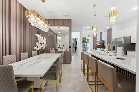 Basic Villa | Dining