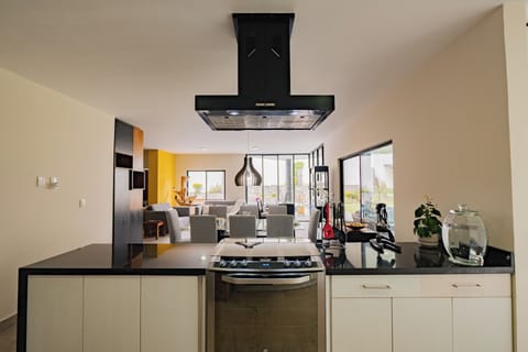 Family Cottage, Garden View | Private kitchen