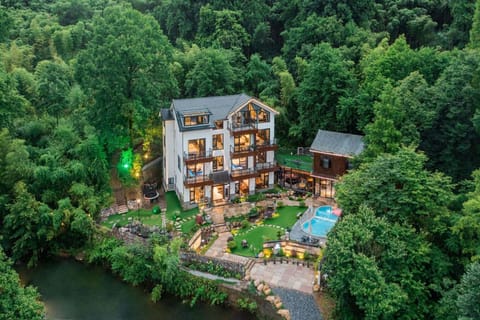 Executive Villa, Balcony, Hill View | Desk, free WiFi, bed sheets