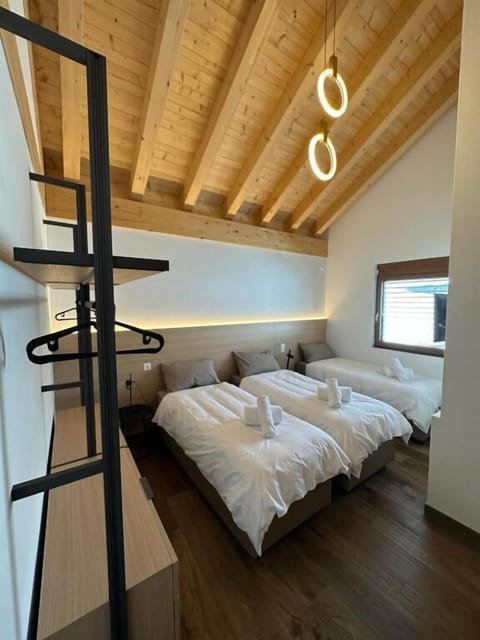 Triple Room | Free WiFi, bed sheets