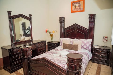 Deluxe House, 4 Bedrooms | WiFi (free)