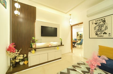 Egyptian cotton sheets, premium bedding, in-room safe, free WiFi